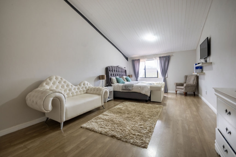 6 Bedroom Property for Sale in Stellenbosch Farms Western Cape